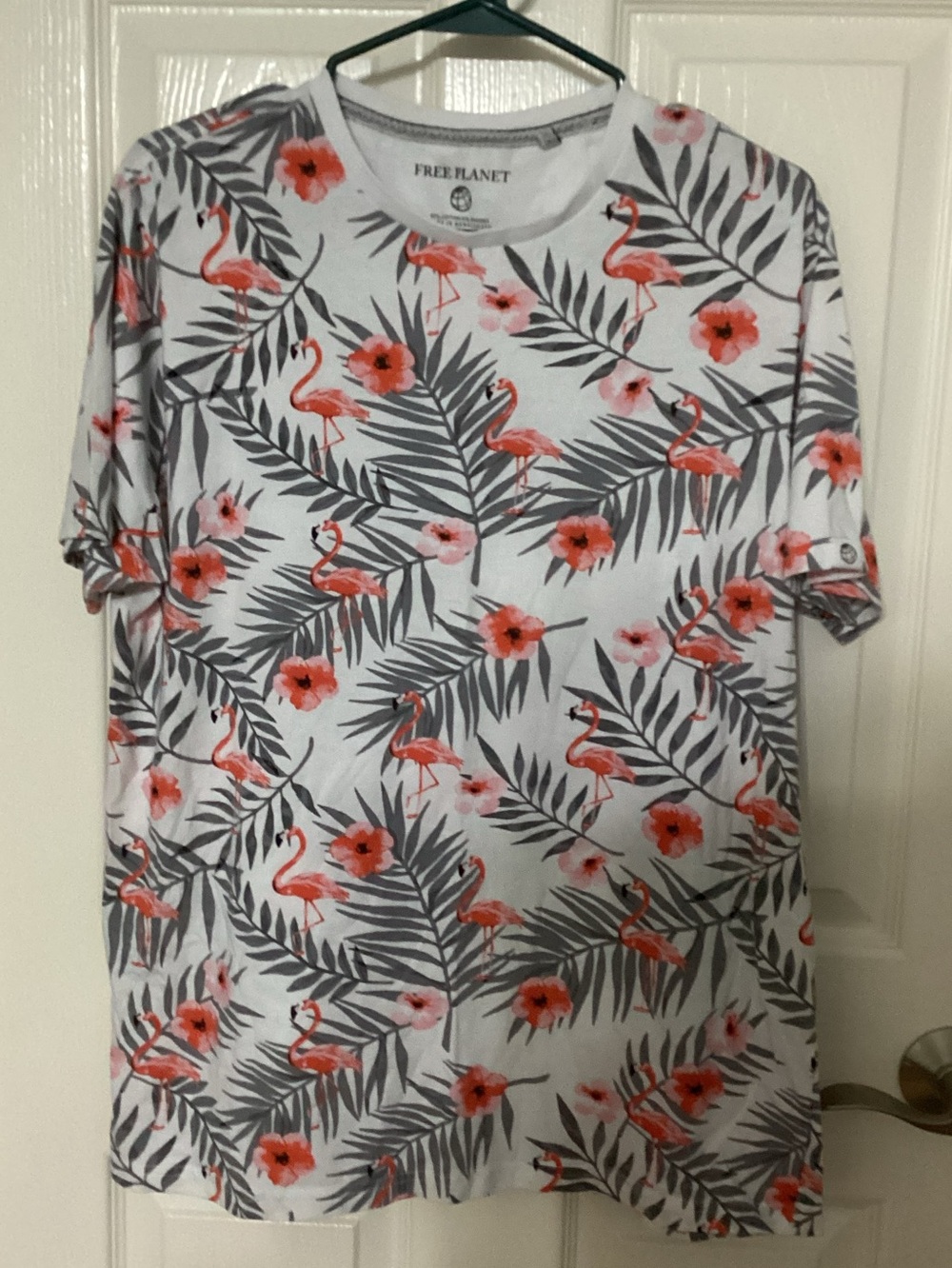 Free Planet Multi Colored Tee Men’s Large Like New